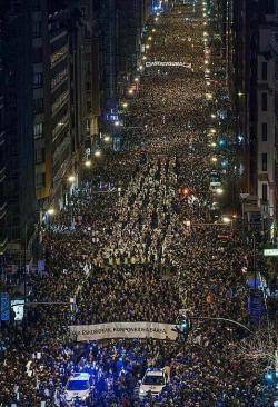 Desenes de milers de persones  van recórrer els carrers de Bilbo sota el lema "Gizeh Eskubideak. Konponbidea. Bakea"