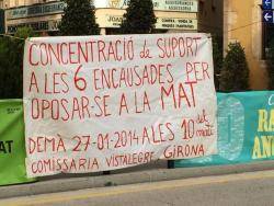 Concentració de suport als imputats davant la comissaria de Vista Alegre de Girona