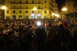 Centenars de persones van acudir a la trobada que se celebra el dia 3 de cada mes