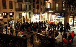 Un centenar de persones s'han concentrat a Olot per manifestar-se en contra de la reforma de la llei de l'avortament