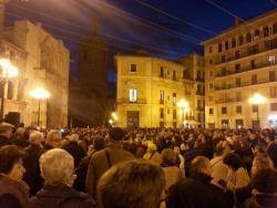 Centenars de persones van acudir a la trobada que se celebra el dia 3 de cada mes