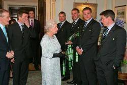 L'any 2009 l'estrella de l'equip de rugby d'Irlanda Ronan O'Gara es va negar a donar la mà a la Reina Isabel II 