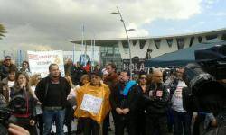 Es visualitzen les lluites del treballadors de diverses empreses. així com l'Stop Pujades a l'entrada del MWC