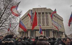 Imatge de l'exterior del Parlament de Crimea que aquest matí ha declarat la independència