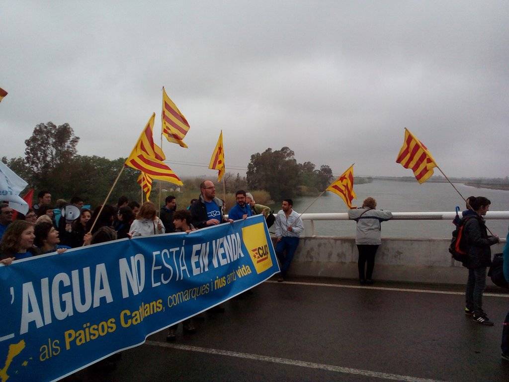 Pancarta de la CUP a la manifestació de la PDE