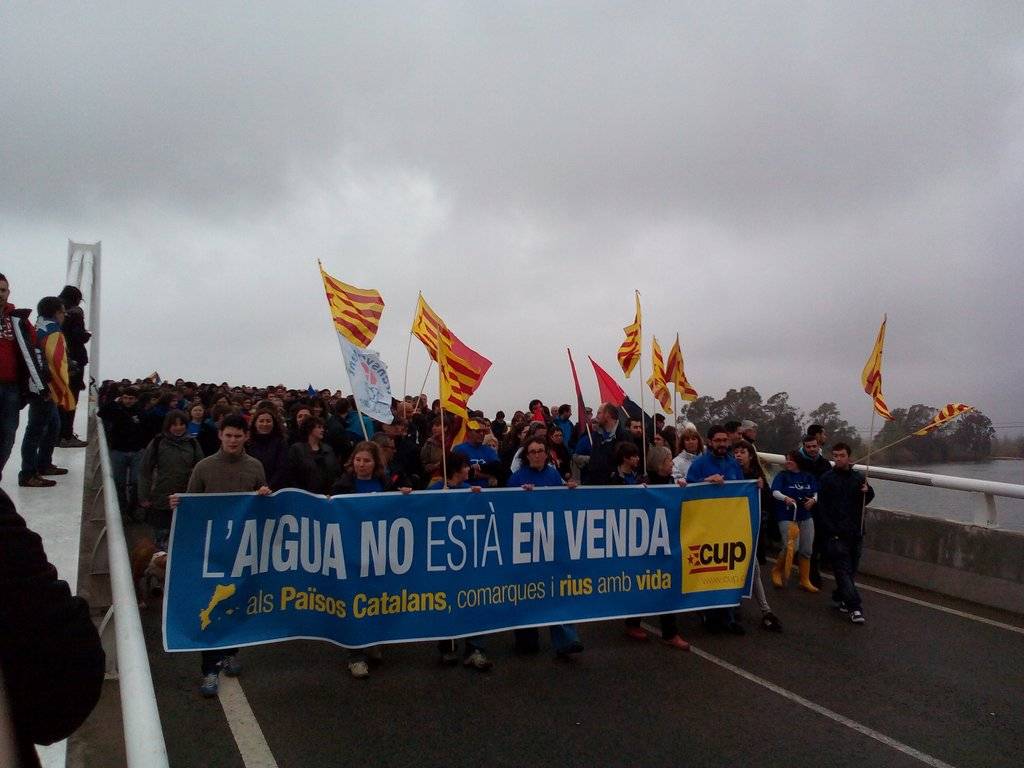 Pancarta de la CUP a la manifestació de la PDE