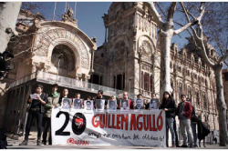 Concentració d'Arran a les portes de l'Audiència Provincial de Barcelona el 15 de març de 2013. Foto: Directa.cat