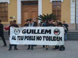 Pancarta en memòria del Guillem Agulló