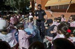 Adoctrinament en repressió a Alacant (nens de P4 i P5 aprenen les  tècniques dels antidisturbis)