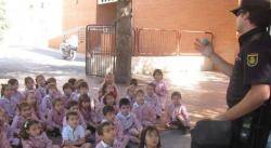 Adoctrinament en repressió a Alacant (un policia explica les funcions de les bales de goma a nens de P4 i P5 d'una escola d'Alacant)