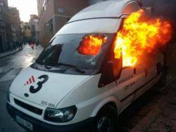 Incendi d'una uniotat mòbil de TV3