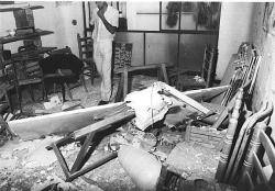 Fotografia del local del MEN de Girona destrossat per un atemptat del grup feixista el 1986