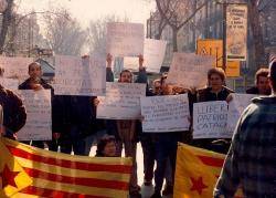 Protesta a les Rambles de Barcelona per la llibertat dels presos independentistes el 1995