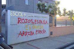 Els espanyolistes empastifen una escola a Roquetes