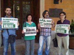 El quatre membres desallotjats a la porta del Parlament