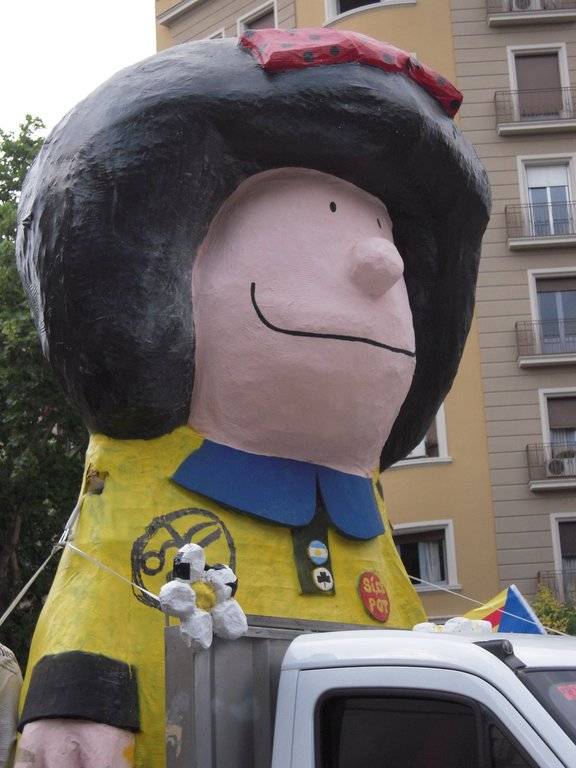 Mafalda gegant amb l'educació pública i contra les retallades