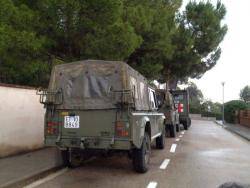 Vehicles de l'exèrcit espanyol aparcats en carreteres secundàries del Parc Natural de Montserrat
