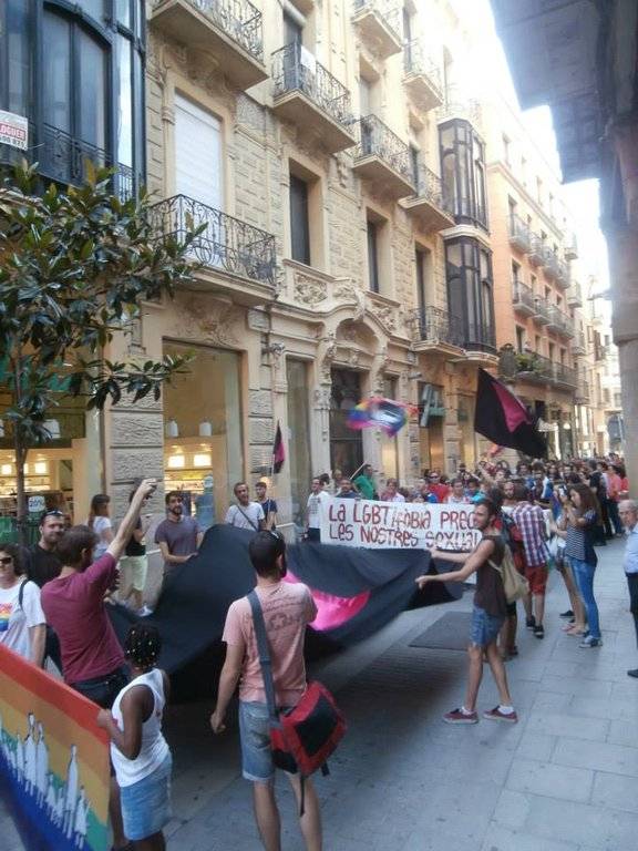 Manifestació del 28J a Tortosa, per l'alliberament lèsbic, gai, bi, trans i intersex