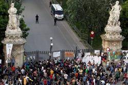 Imatge de la protesta dels indignats davant del Parlament de la CAC