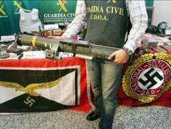 Entre el material confiscat al grup nazi hi havia un bazuca i moltes armes semiautomàtiques. La guàrdia civil va descobrir que dos militars shavien integrat al grup nazi. 