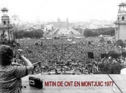 Imatge del multitudinari miting de la CNT a Montjuïc el 1977