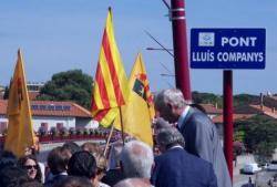 Moment de l'acte on el municipi del Voló bateja el nom del pont amb el de Lluís Company