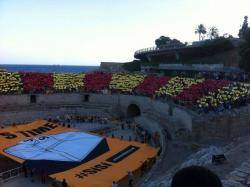 Més de mil persones omplen de gom a gom les grades de l'amfiteatre romà de Tarragona