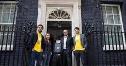 Quatre membres de l'ANC a Anglaterra rebuts al número 10 Downing Street