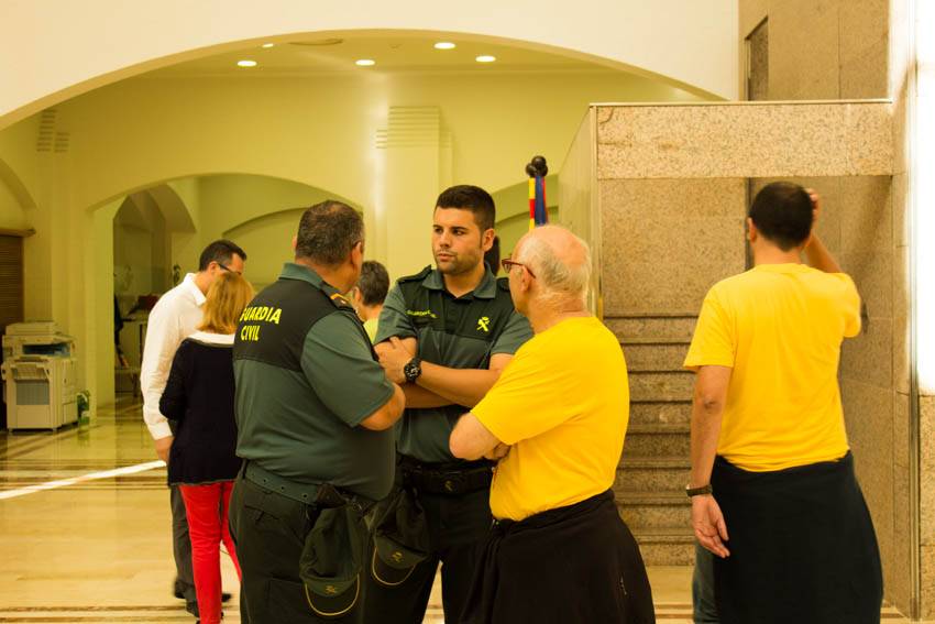 Ocupen la subdelegació de l'Estat a Girona per a reclamar la consulta