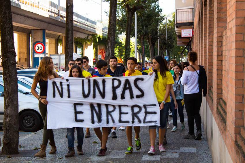 Ocupen la subdelegació de l'Estat a Girona per a reclamar la consulta