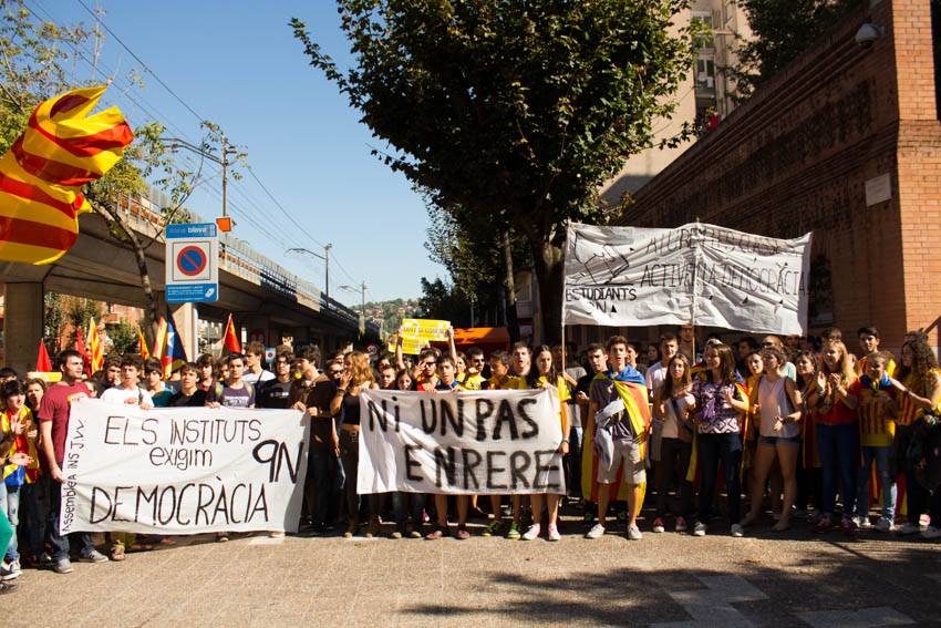 Ocupen la subdelegació de l'Estat a Girona per a reclamar la consulta