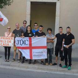 Marta Ramos i Enric Juan (a l'esquerra de la fotografia) en una concentració de PxC