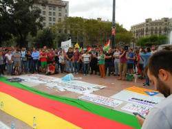 Concentració prèvia a la manifestació en solidaritat amb el poble kurd. FOTO: @DuniaHan