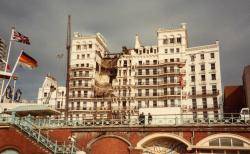 A les 02:54 del 12 d'octubre de 1984 una bomba col·locada per l'IRA va esclatar a lhotel de Brighton on el partit Conservador feia la seva convenció nacional