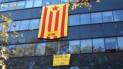 L'estelada a la façana de la Facultat de Filologia, Traducció i Comunicació (UVEG)