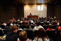 200 alumnes en la presentació del llibre d'homenatge a Vicent Andrés Estellés