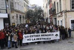 Clam a Maó contra les rotondes