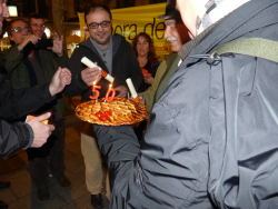 Després de l'acte de #PerlaRuptura2015  a l'Aliança del Poblenou s'ha realitzat un petit homenatge a Agustí Barrera i Carles Castellanos, represaliats i empresonats fa 50 anys.