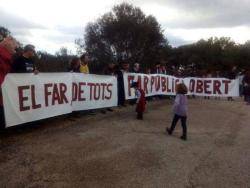 Títol de la imatgeVora un miler de persones es mobilitzen contra la privatització del Far de Portocolom