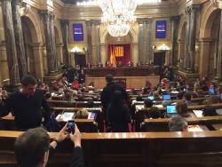 Els diputats de la CUP abandonen el Parlament com a protesta per la sentència de TS