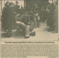 Imatge de Jordi Puig abans d'entrar al judici quan acabava   de ser llençat a terra per la policia nacional espanyola