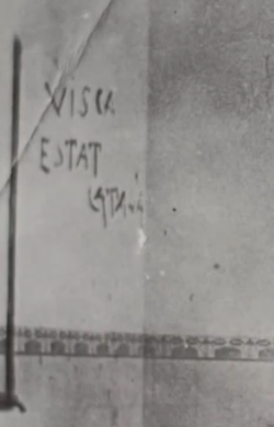 L'any 1936, com a conseqüència del bombardeig de les forces franquistes durant el desembarcament de Mallorca, la torre del Serral dels Falcons va ser parcialment destruïda (imatge de 1936 d'una pintada d'Estat Català feta a Portocristo)