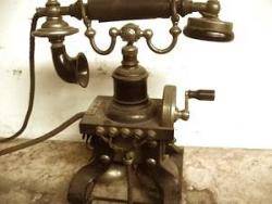 1896 El director de Comunicacions prohibeix parlar en català per telèfon