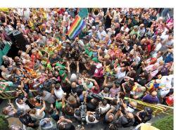 Dolors Sabater, la nova alcaldessa de Badalona, ofereix la vara a les badalonines i badalonins