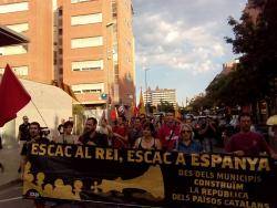 Ahir un centenar de persones (entre els quals hi havia els regidors de la CUP) va xiular Felip VI a Girona