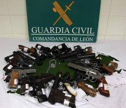 Detingut un coronel de la Guàrdia Civil per venda d'armes a l'ultradreta (imatge: antifeixistes.org)