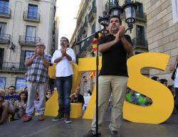 Milers de persones mostren suport a la convocatòria d'eleccions i a omplir la Via Lliure