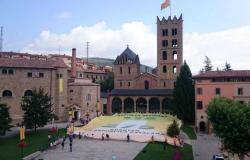 Una pancarta de 30 metres de llargada difon el missatge 11S: Omplim la Meridiana. 27S: Guanyem la República Catalana