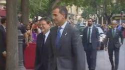 Felip VI a València rebut amb el "Cant dels Maulets"