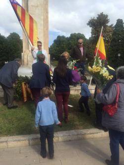 Acte d'homenatge als "caidos por España" davant el monòlit franquista de sa Feixina (Imatge: Círculo Balear)